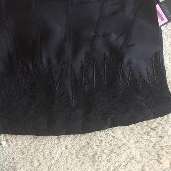 NEW LISTING Dressy skirt - Picture 2 of 6